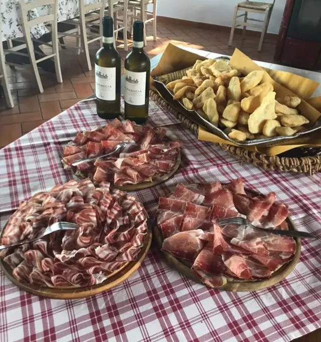 Farmhouse dinner, Raccianello farmhouse in San Gimignano: photo 1