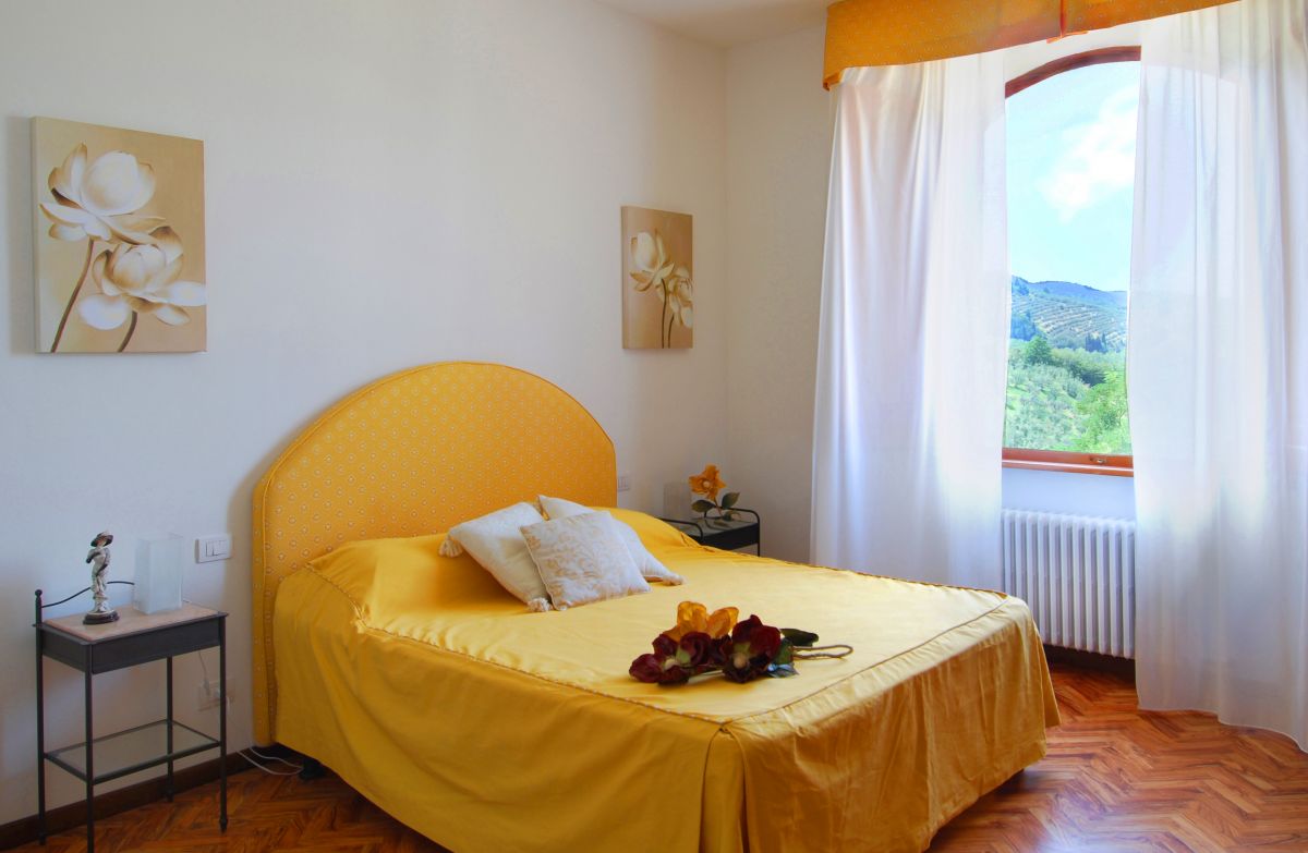 Viola, Raccianello farmhouse in San Gimignano: photo 4